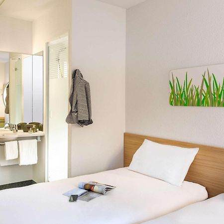 Ibis Budget Manchester Salford Quays Exterior photo