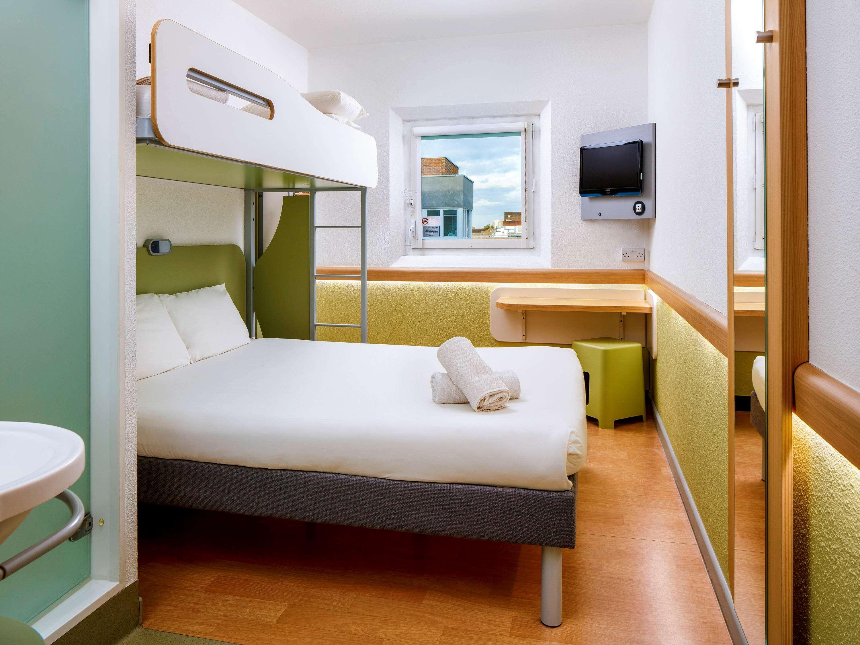 Ibis Budget Manchester Salford Quays Exterior photo