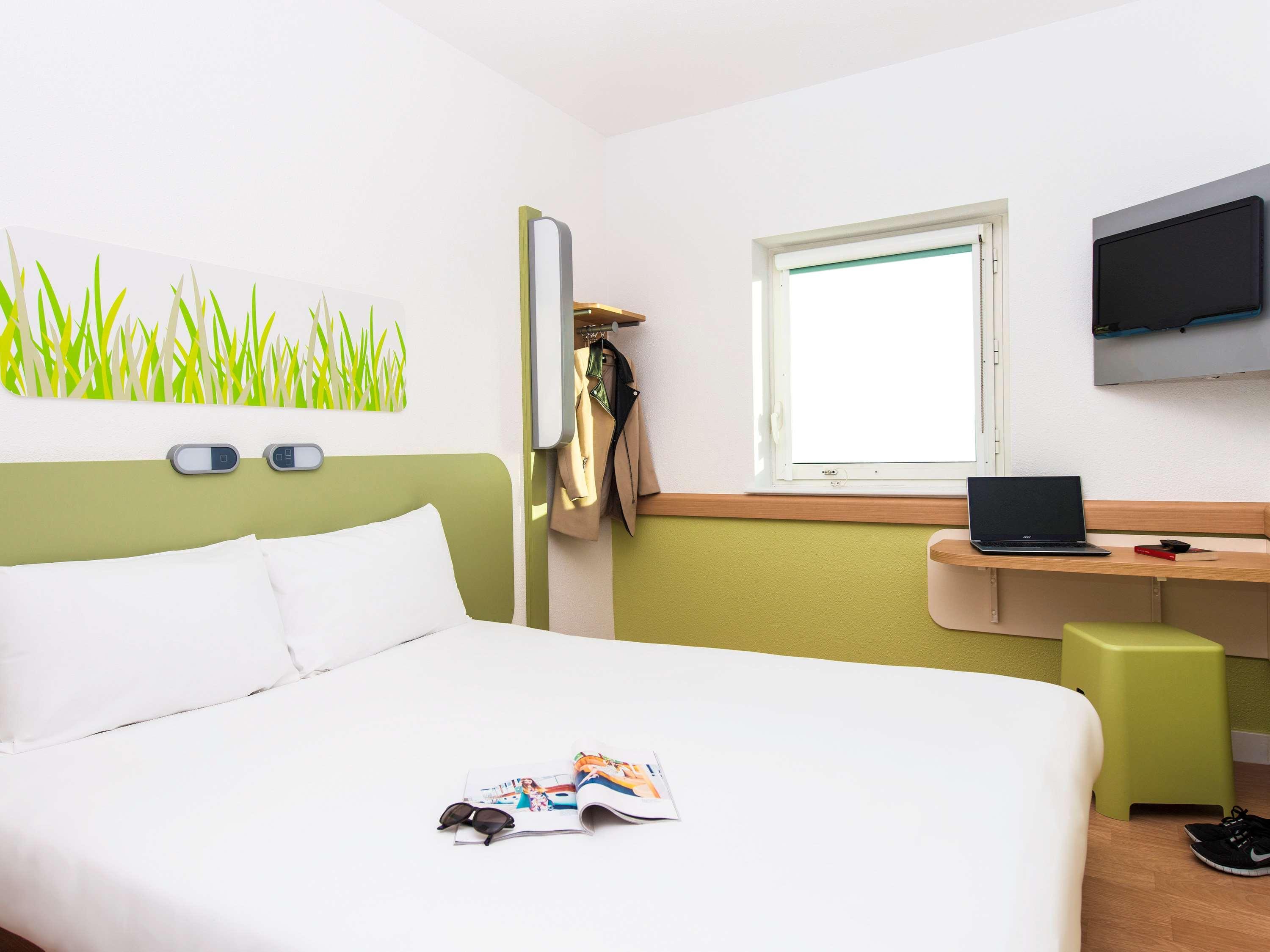 Ibis Budget Manchester Salford Quays Exterior photo