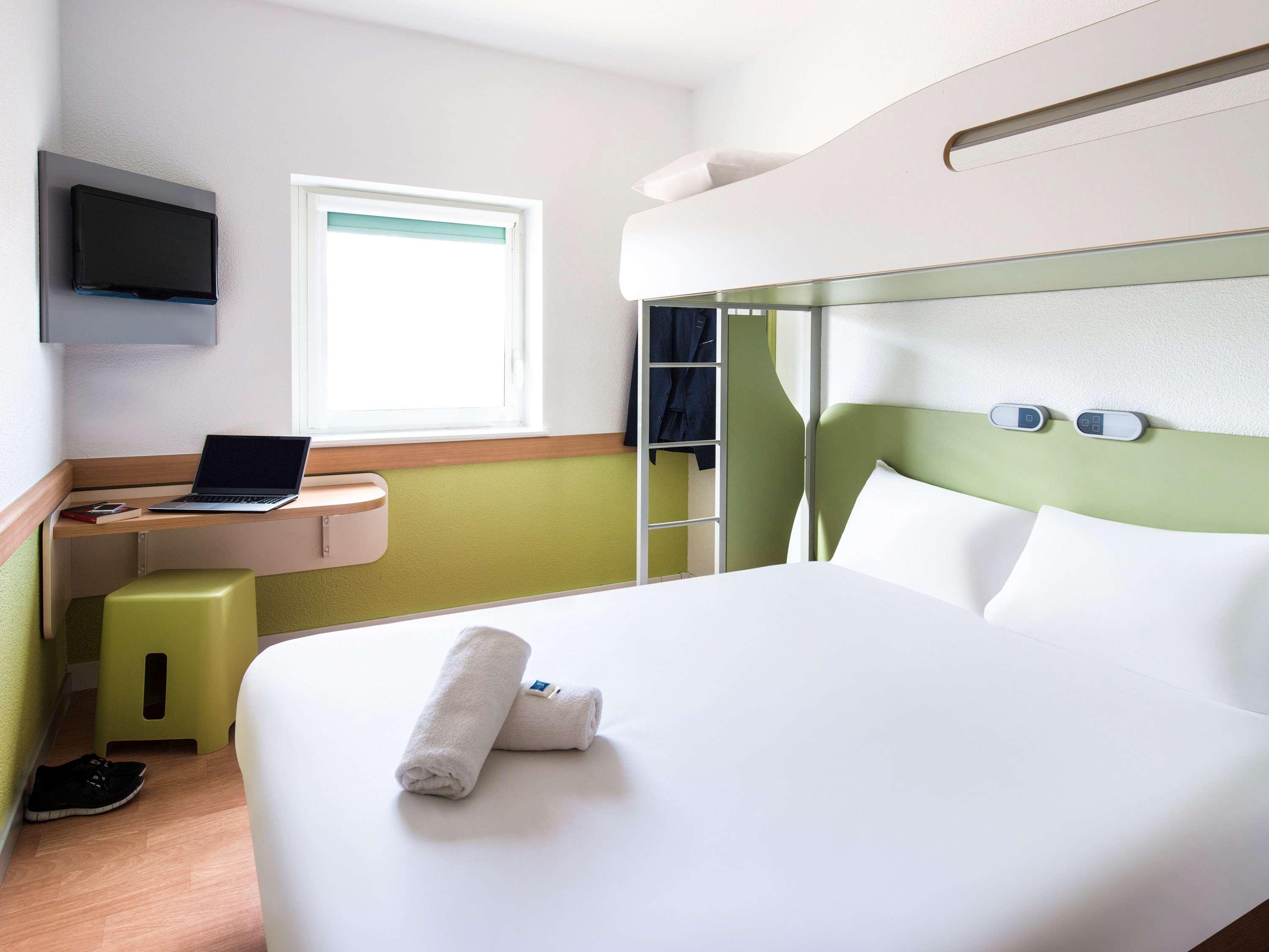 Ibis Budget Manchester Salford Quays Exterior photo
