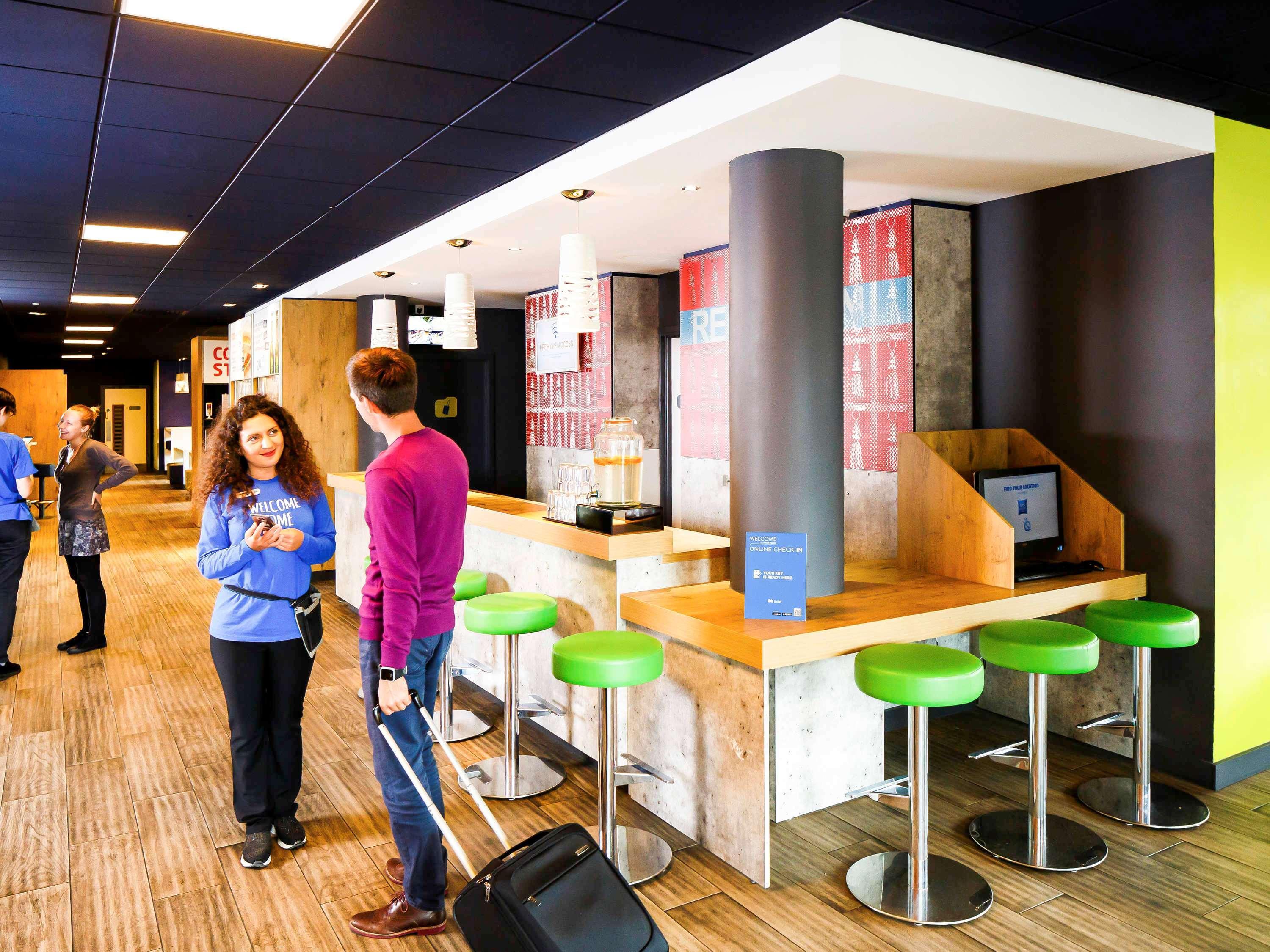 Ibis Budget Manchester Salford Quays Exterior photo