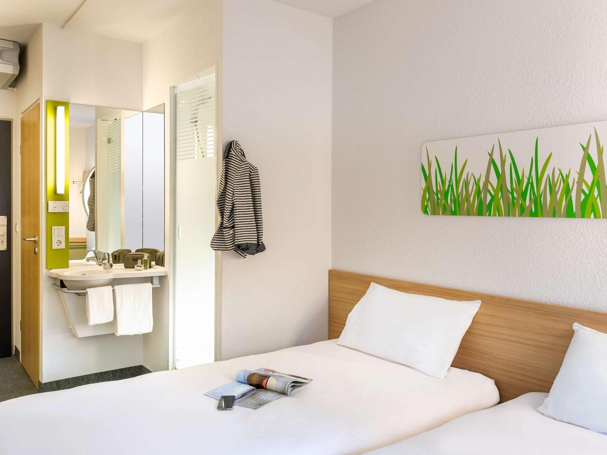 Ibis Budget Manchester Salford Quays Exterior photo
