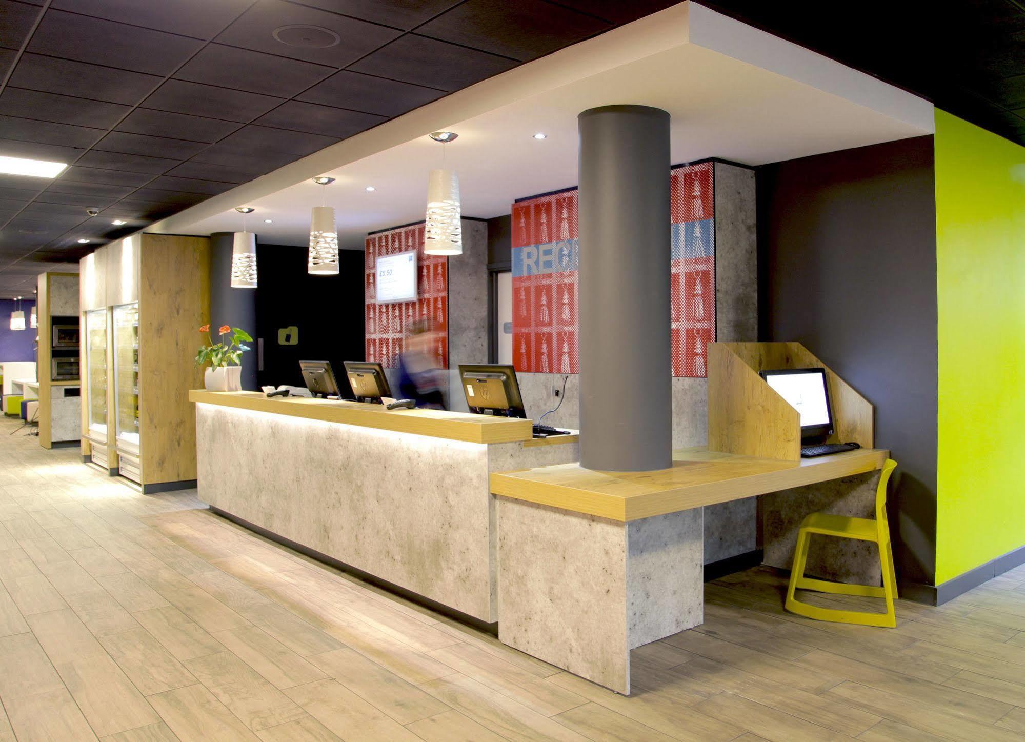 Ibis Budget Manchester Salford Quays Exterior photo