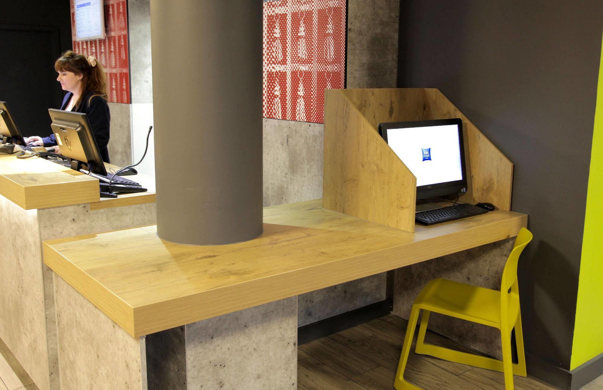 Ibis Budget Manchester Salford Quays Exterior photo
