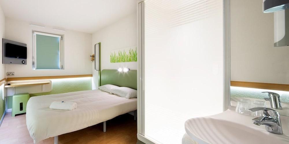Ibis Budget Manchester Salford Quays Exterior photo