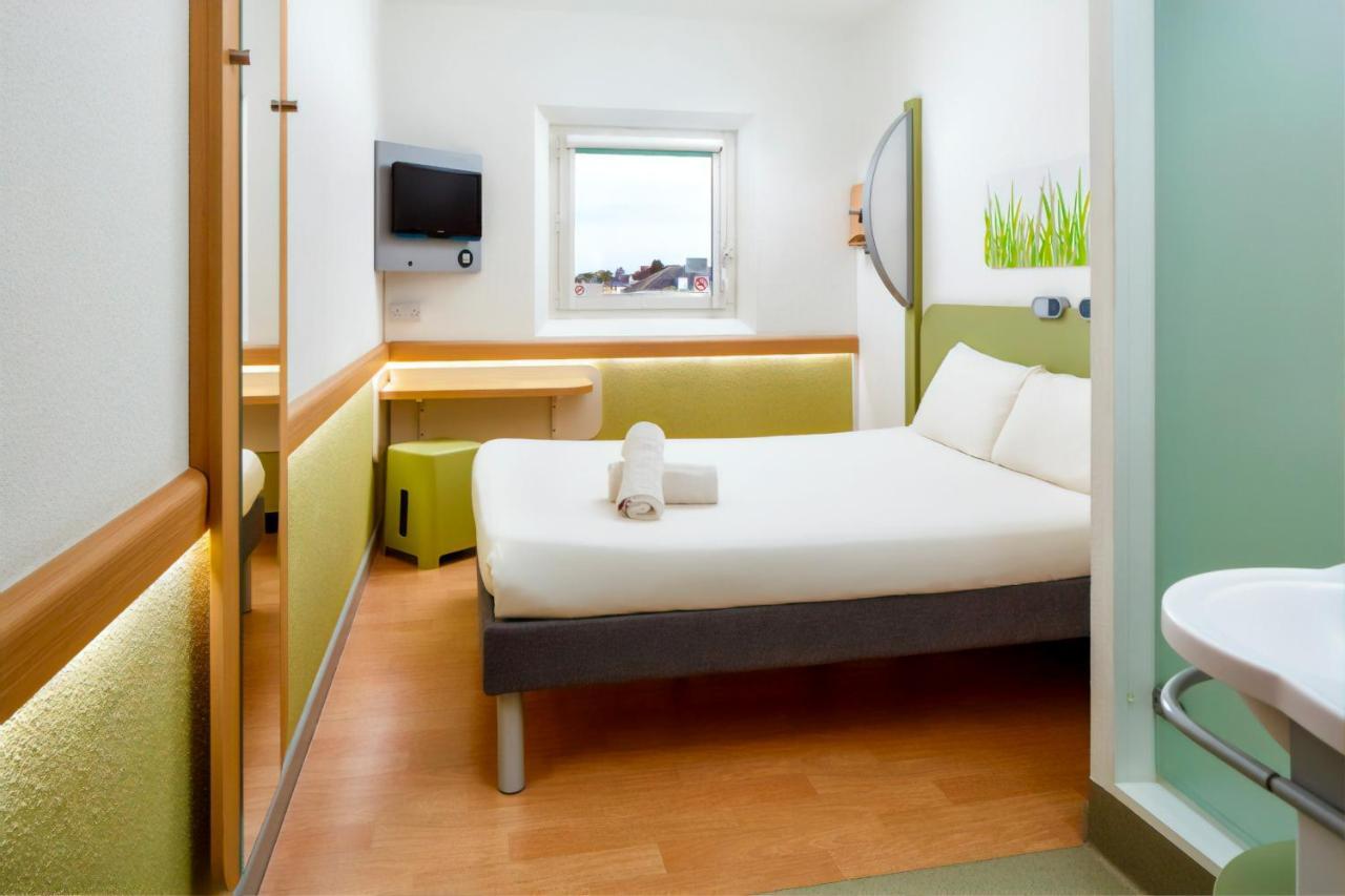 Ibis Budget Manchester Salford Quays Exterior photo